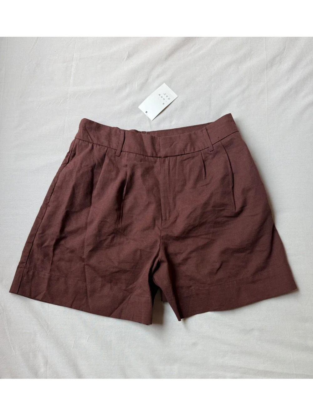 NWT A New Day Brown Pleated High Rise Trouser Shorts Size 6 - Picture 3 of 6